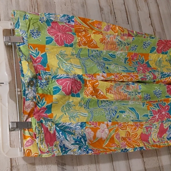 Palm Lily women's capris.    Box 108 - Picture 2 of 3